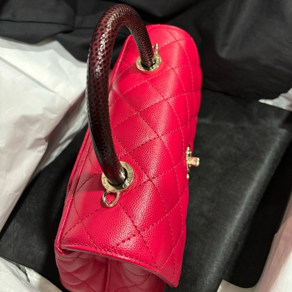 CHANEL 21K Small Raspberry Pink Lizard Embossed Coco Handle - Picture 4 of 9